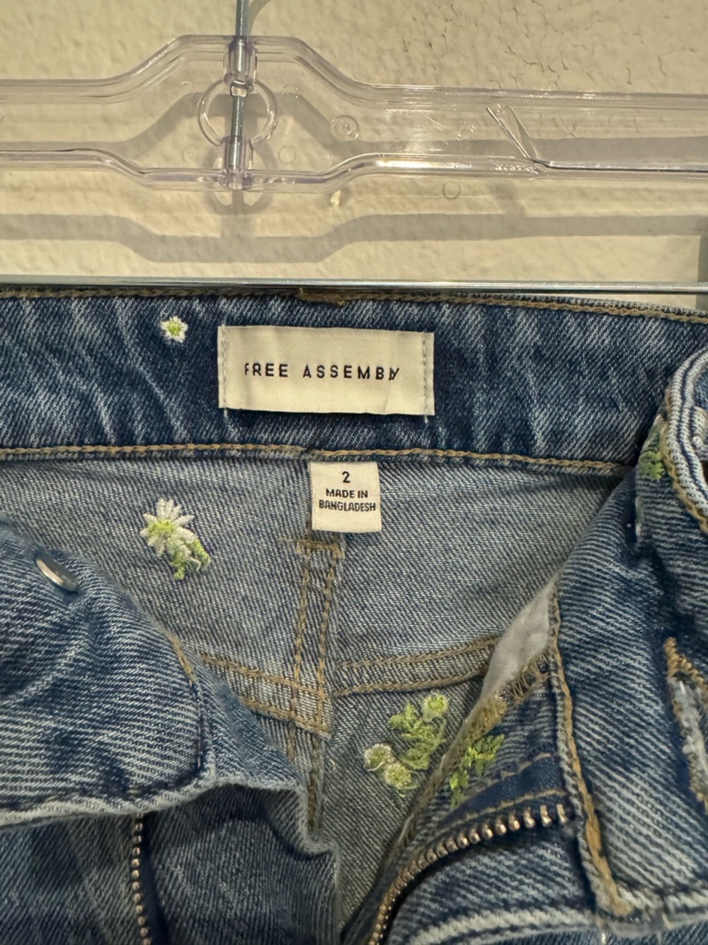Embroidered Barrel Jeans | Mid Rise Cropped | Floral Denim | Size 2 - Picture 4 of 4